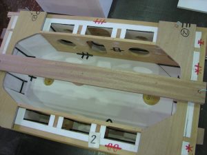 木製部材と白い発泡型